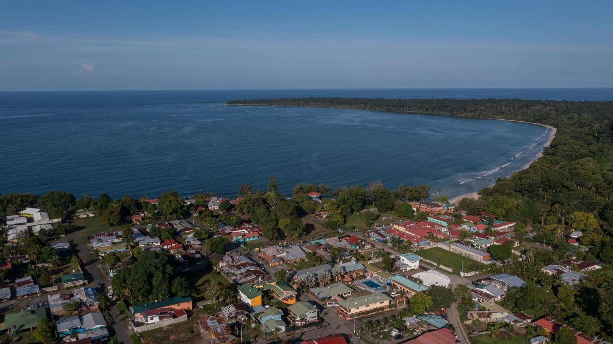 Namaitami Casa Hermosa Con Ac Y Piscina A Solo 650 Metros Del Parque Nacional Cahuita Exterior foto